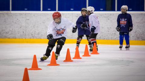 Luisteluharjotteita Hockey is My Life -leirin junioreille