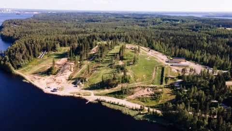 Ilmakuva kesäisestä Saimaa Bikeparkista.