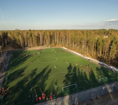 Kuva Imatran Ukonniemessä sijaitsevasta Karhumäen tekonurmikentästä