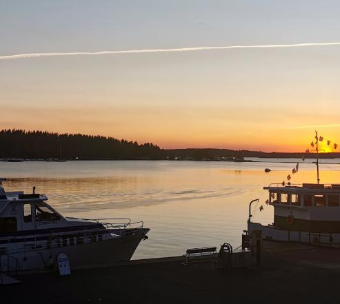 Auringonlasku Imatran matkustajasatamassa