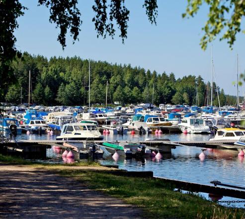 Imatran vierasvenesatama sijaitsee Lammassaaressa Ukonniemessä