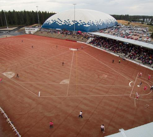 Pesäpallo-ottelu Ukonniemi-stadionilla