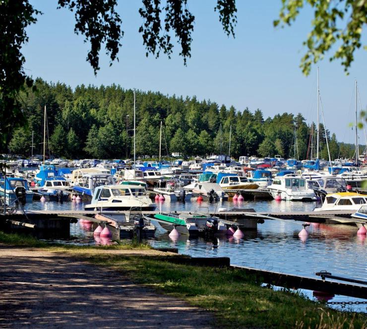 Imatran vierasvenesatama sijaitsee Lammassaaressa Ukonniemessä
